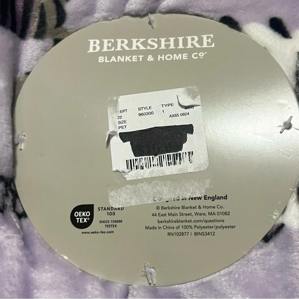 NWT Berkshire Purple Oversized Reversible Fleece Halloween Cat Throw Blanket